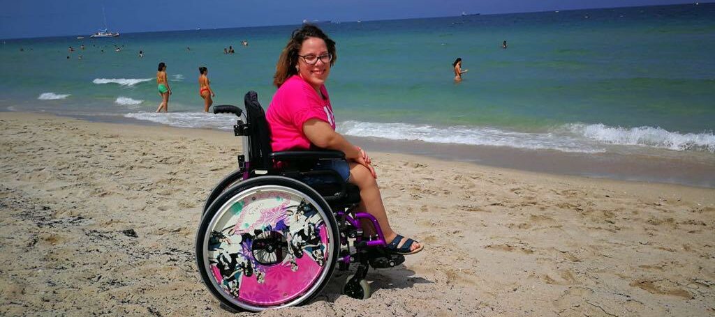 Marta sulla Spiaggia di Miami Beach Viaggio Accessibile