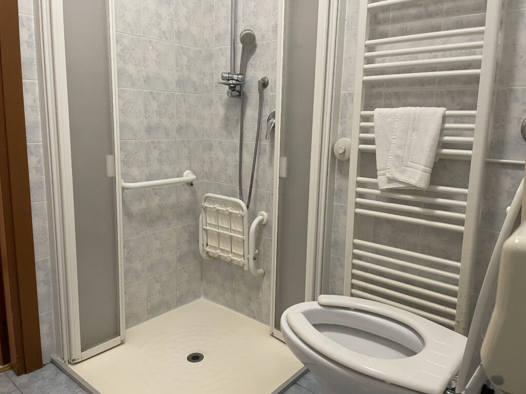 Hotel Corallo Camera Disabili Bagno Attrezzato