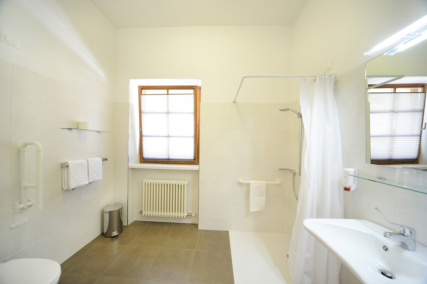 Bagno Accessibile Attrezzato