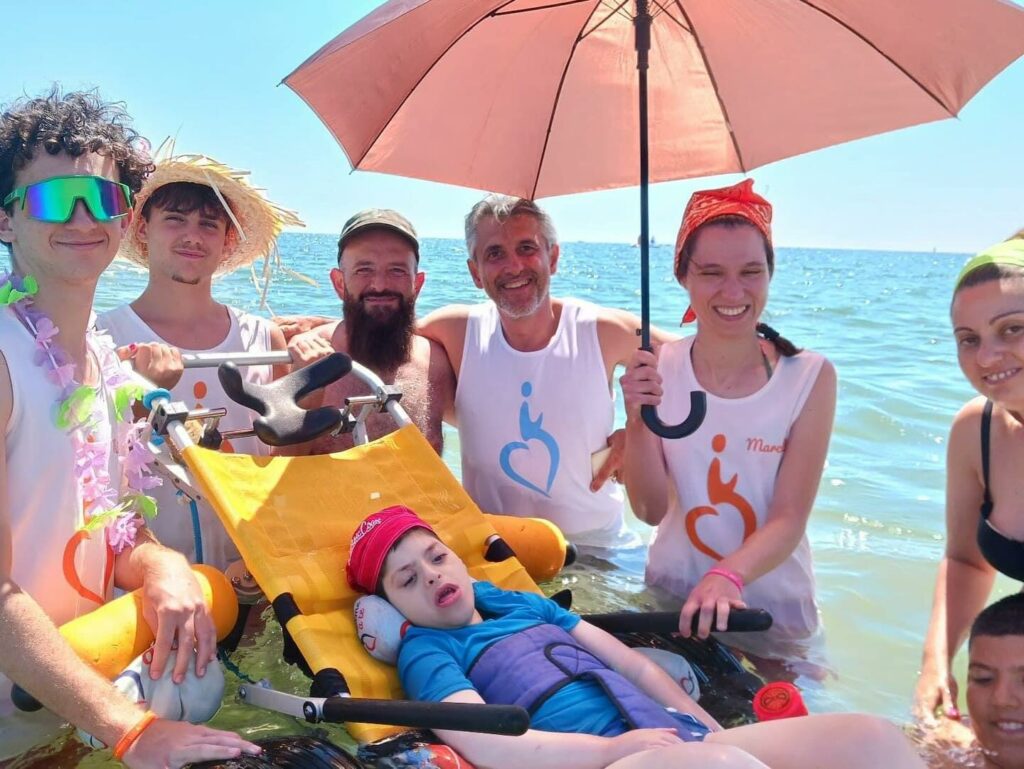 La Spiaggia dei Valori Insieme a Te Ospiti con Disabilità in mare con i Volontari