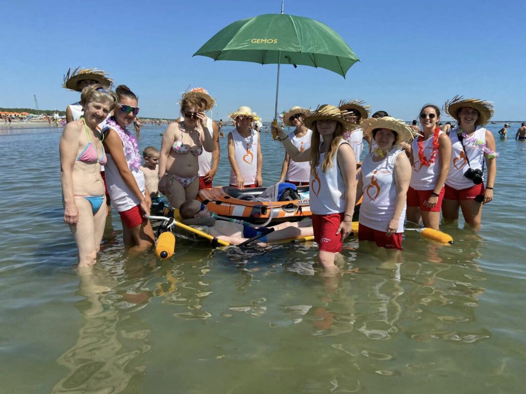 La Spiaggia dei Valori Insieme a Te Ospiti con Disabilità in mare con i Volontari